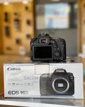 Canon 90D Body.