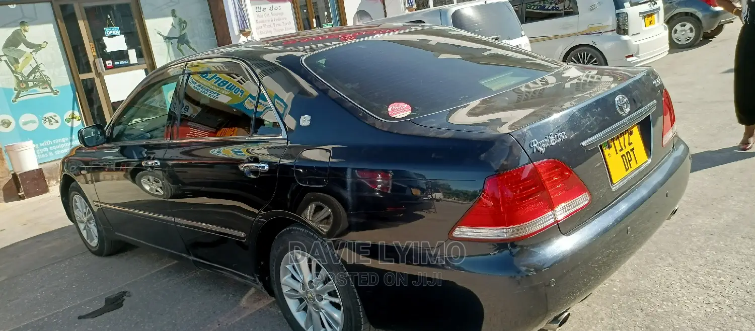 Toyota Crown 2005 Black