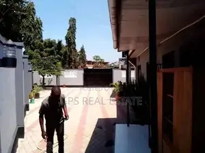 5bdrm House in Peter Slayo, Kinondoni for Sale