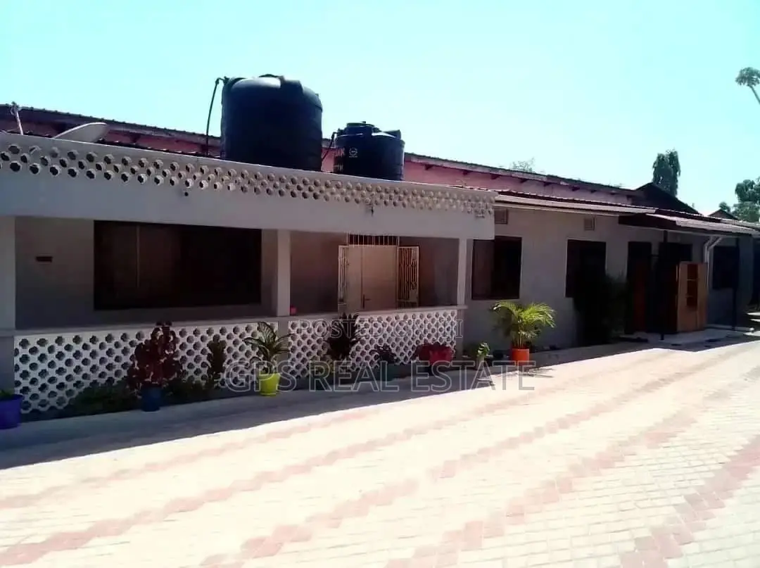 5bdrm House in Peter Slayo, Kinondoni for Sale