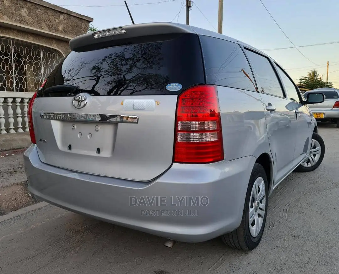 Toyota Wish 2005 Silver