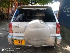 Toyota RAV4 2004 1.8 Gold