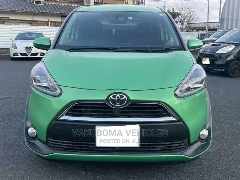 Toyota Sienta 2015 Green