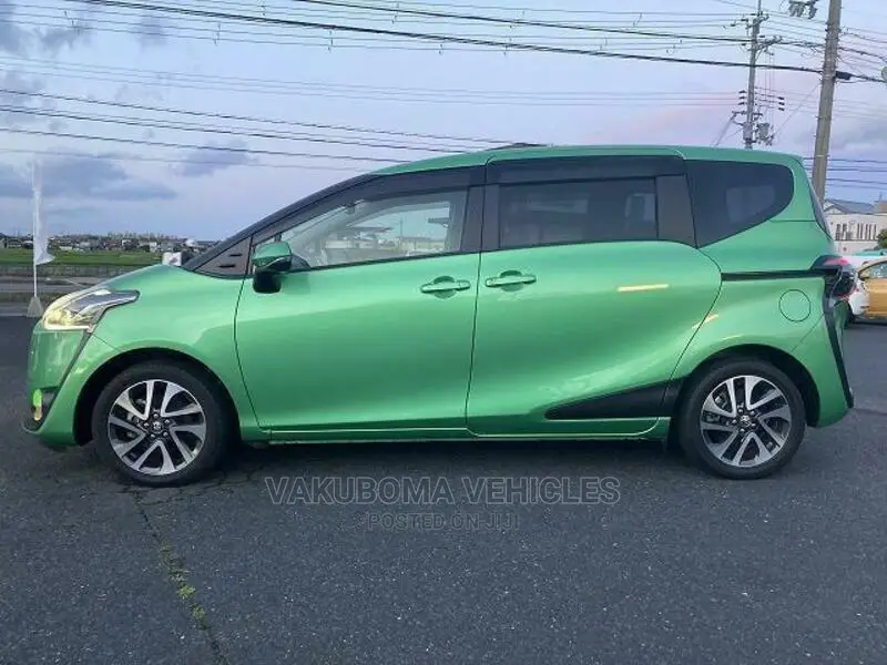 Toyota Sienta 2015 Green