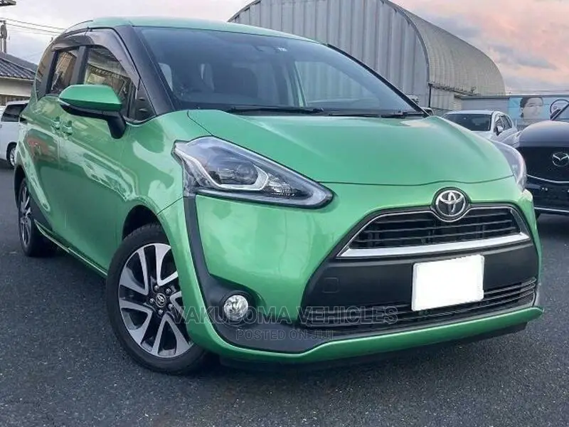 Toyota Sienta 2015 Green