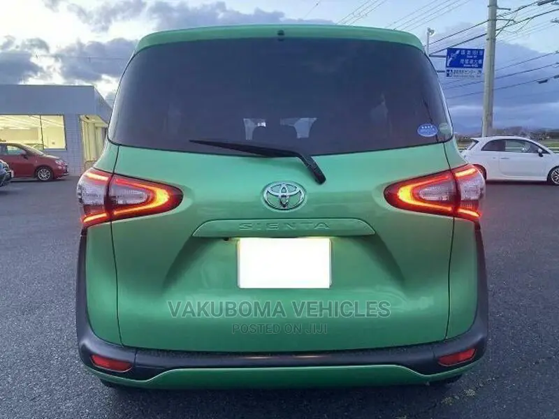 Toyota Sienta 2015 Green