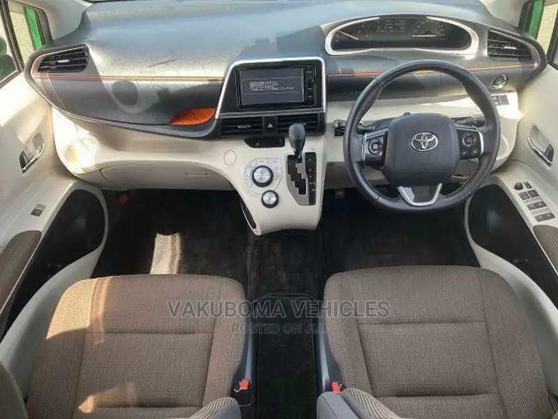 Toyota Sienta 2015 Green