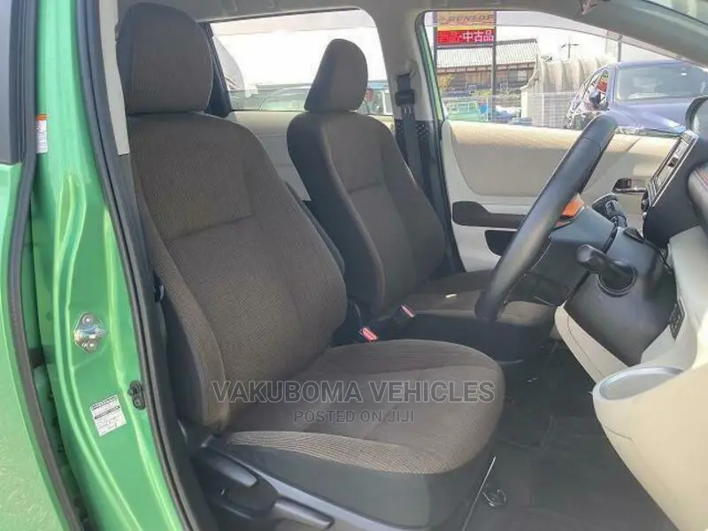 Toyota Sienta 2015 Green