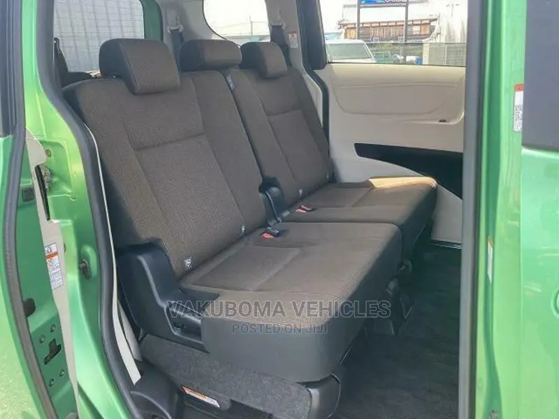 Toyota Sienta 2015 Green