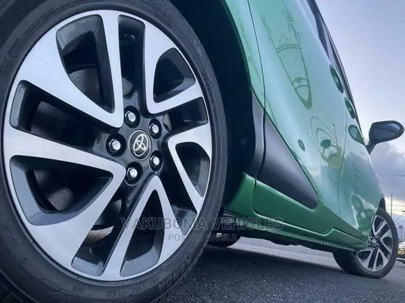 Toyota Sienta 2015 Green