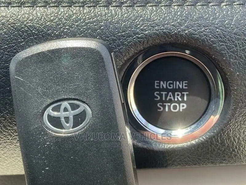 Toyota Sienta 2015 Green