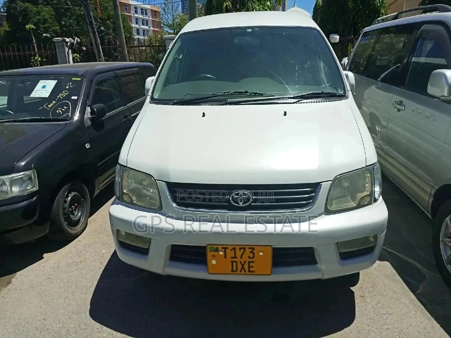 Toyota Noah 2003 White