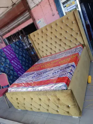 Kitanda Cha Sofa Pamoja Na Godoro Lake Vyote Kwa Pamoja