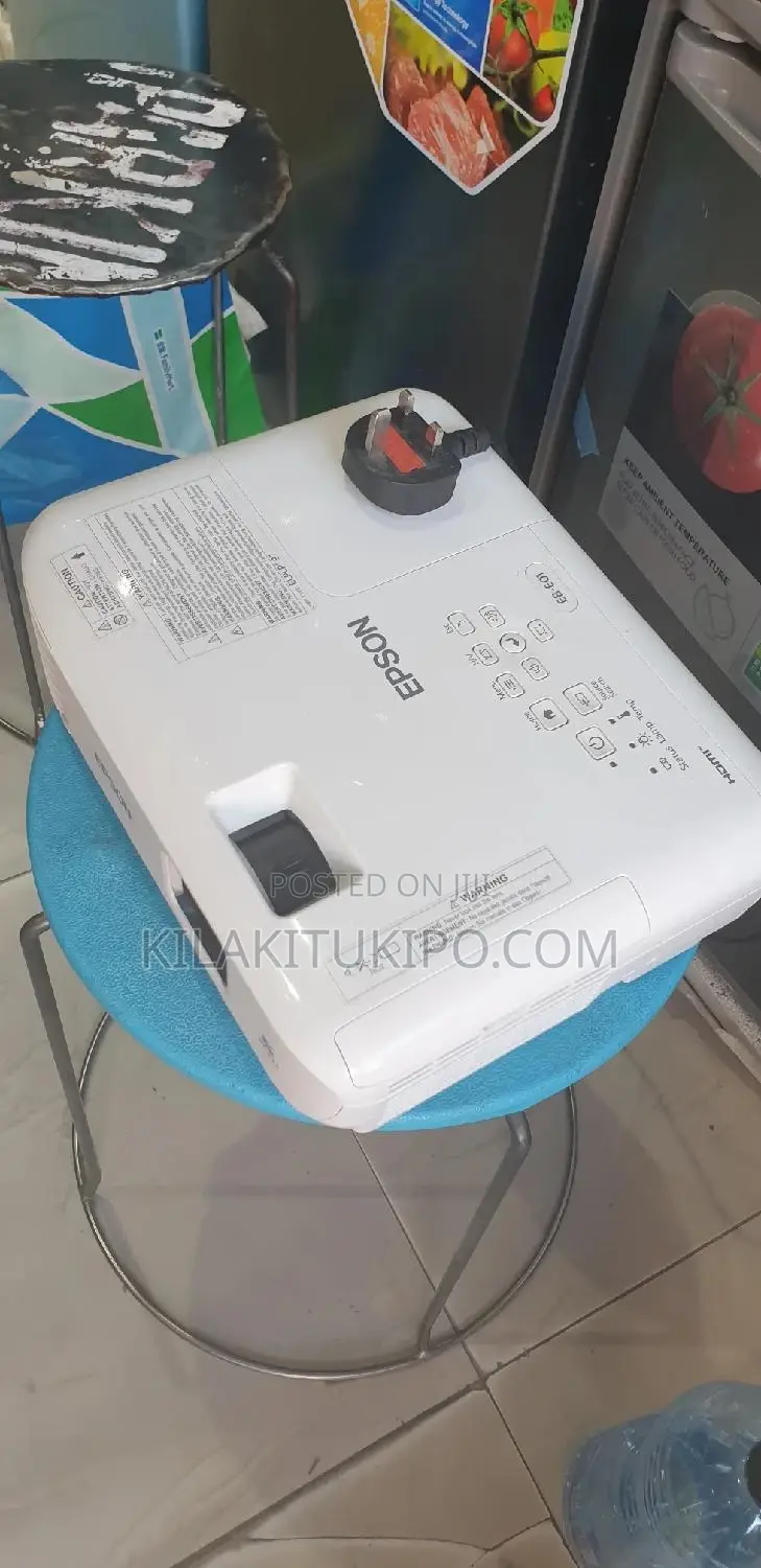 EPSON Projector Eb-Eo1