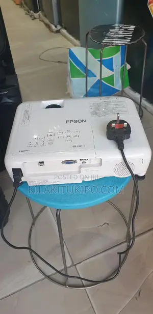 EPSON Projector Eb-Eo1