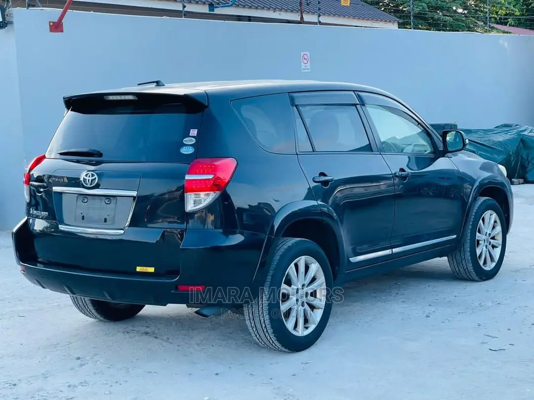 Toyota Vanguard 2011 Black