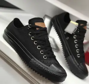 Converse Black