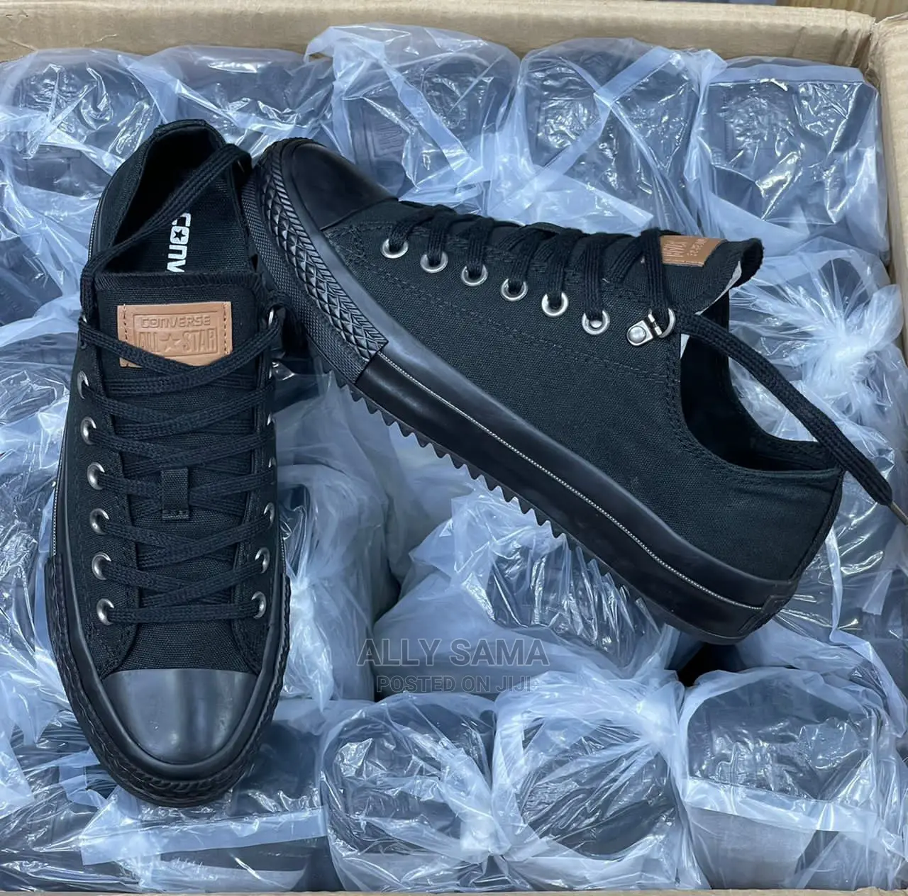 Converse Black