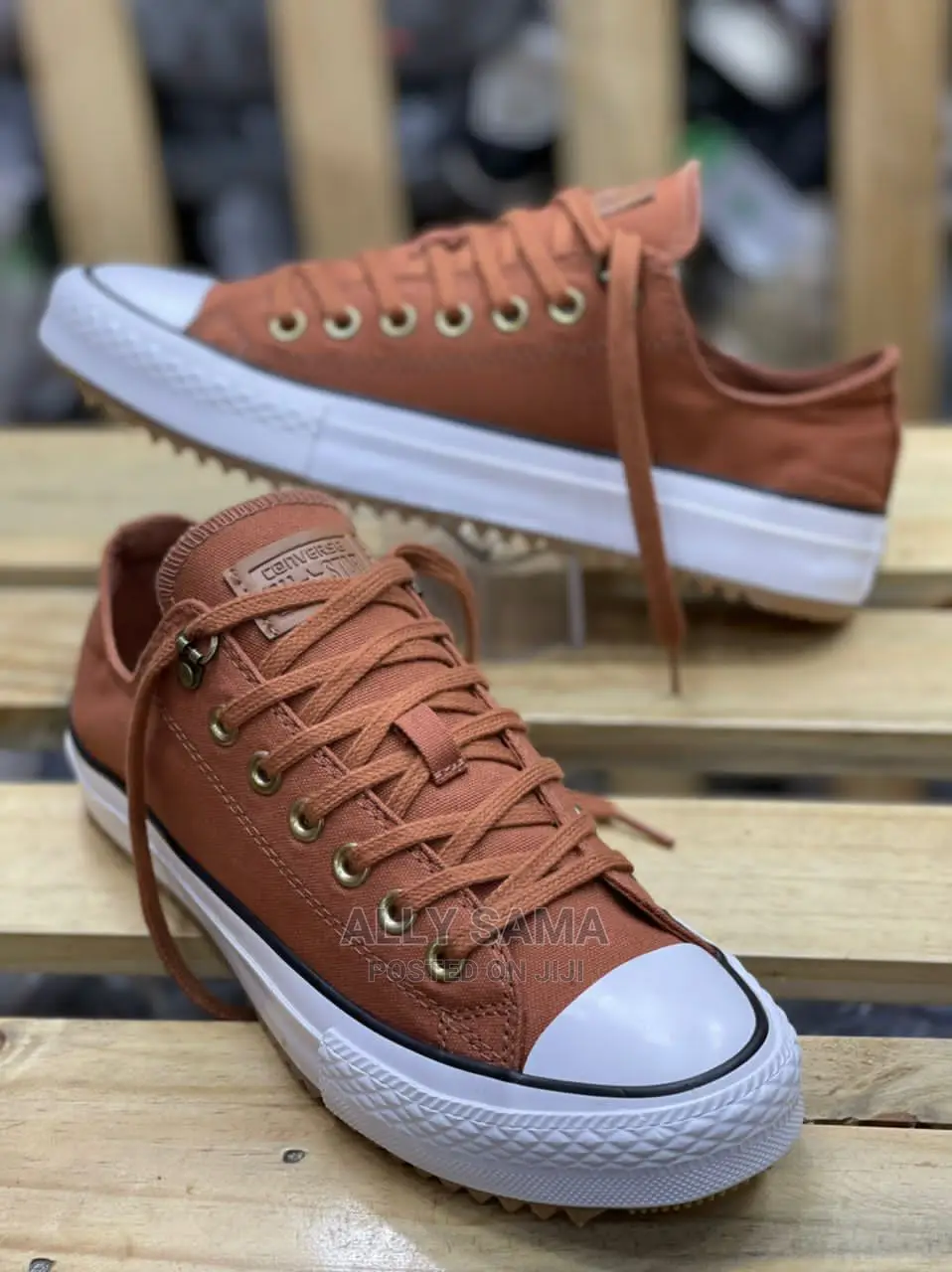 Converse Brown