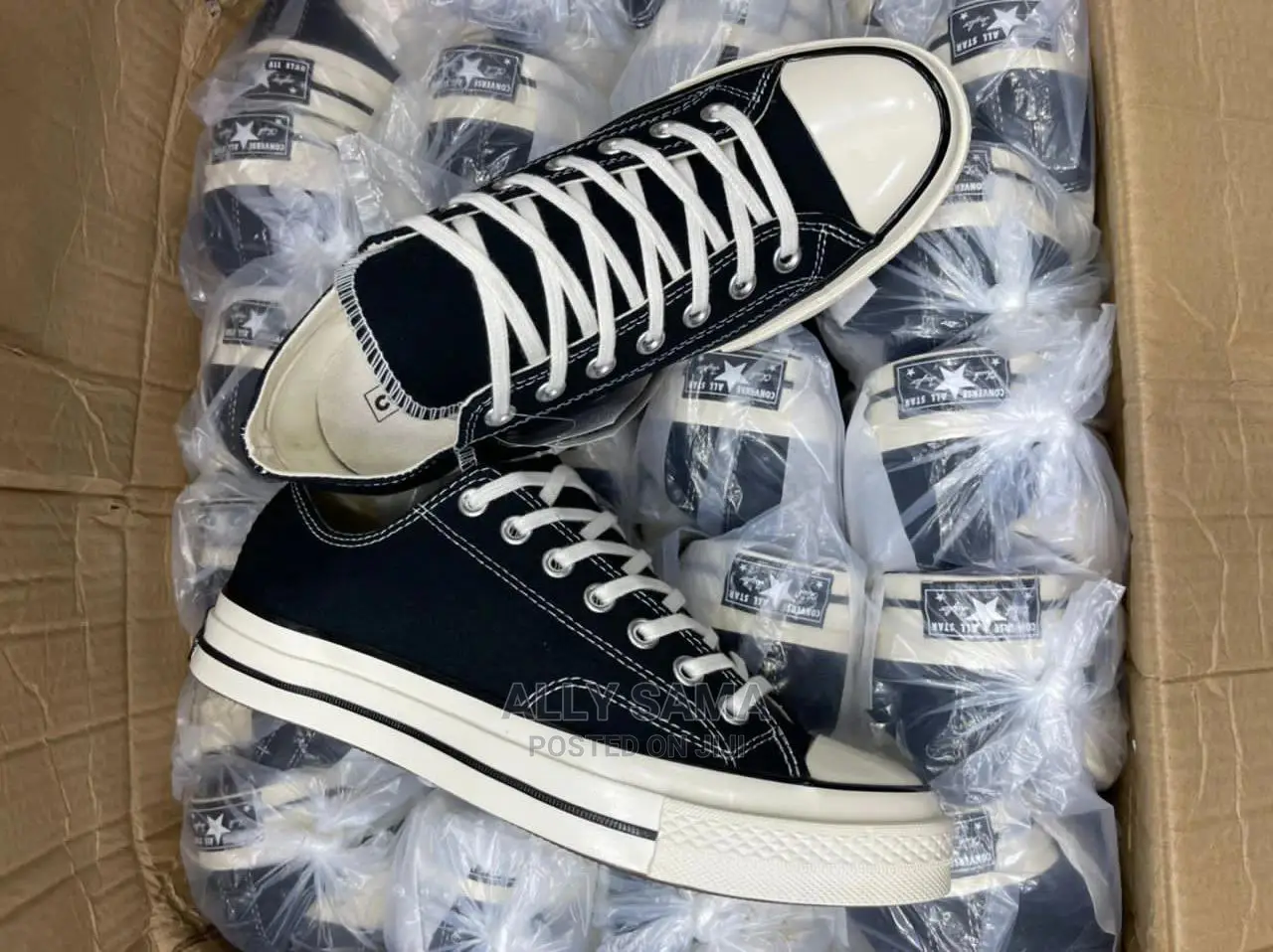 Converse Black White