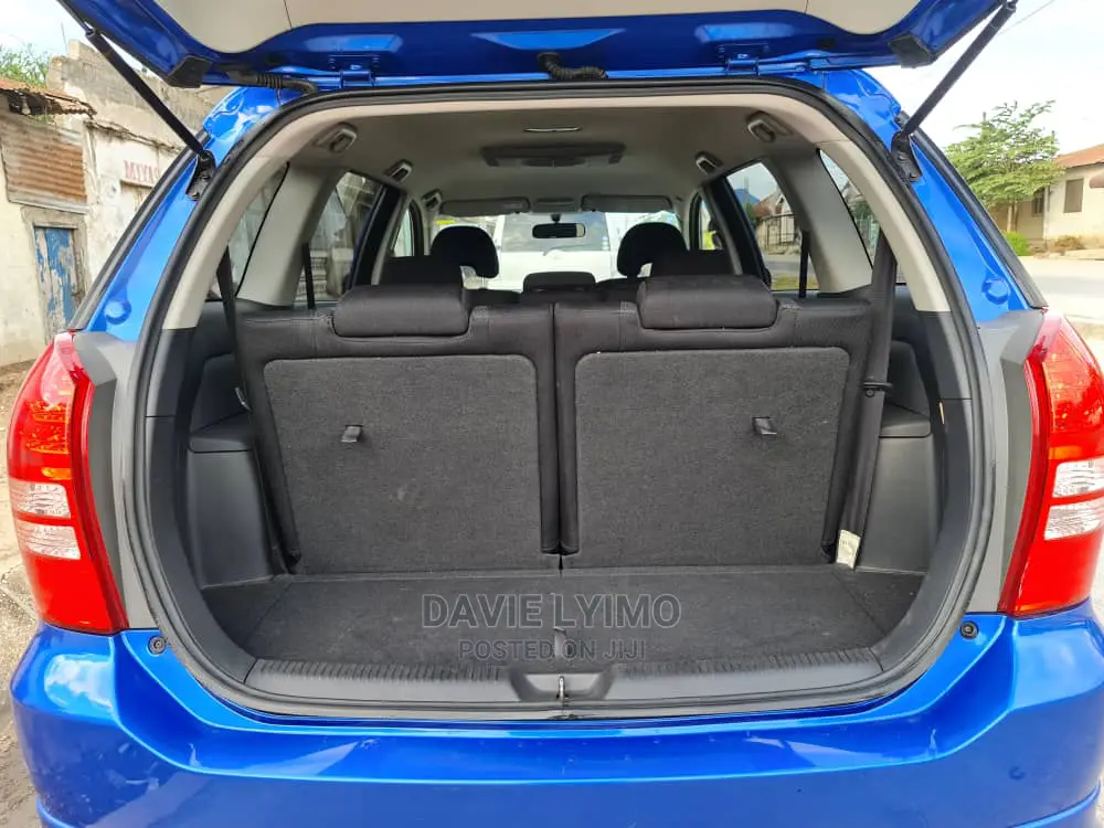 Toyota Wish 2005 Blue