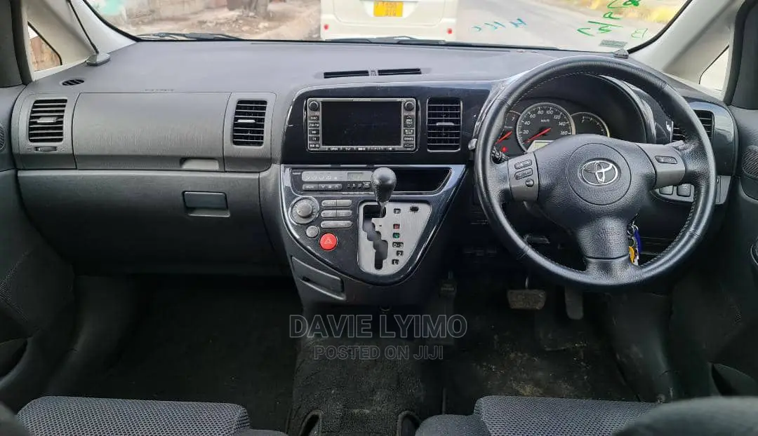 Toyota Wish 2005 Blue