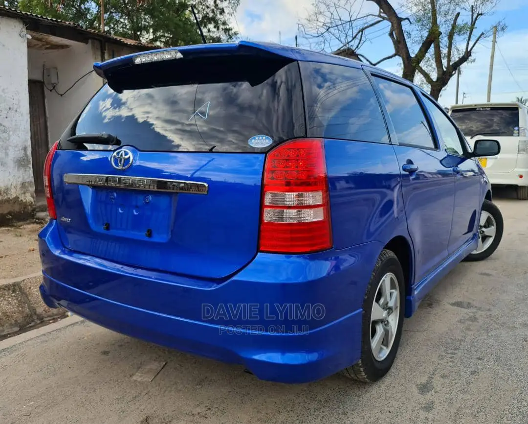 Toyota Wish 2005 Blue