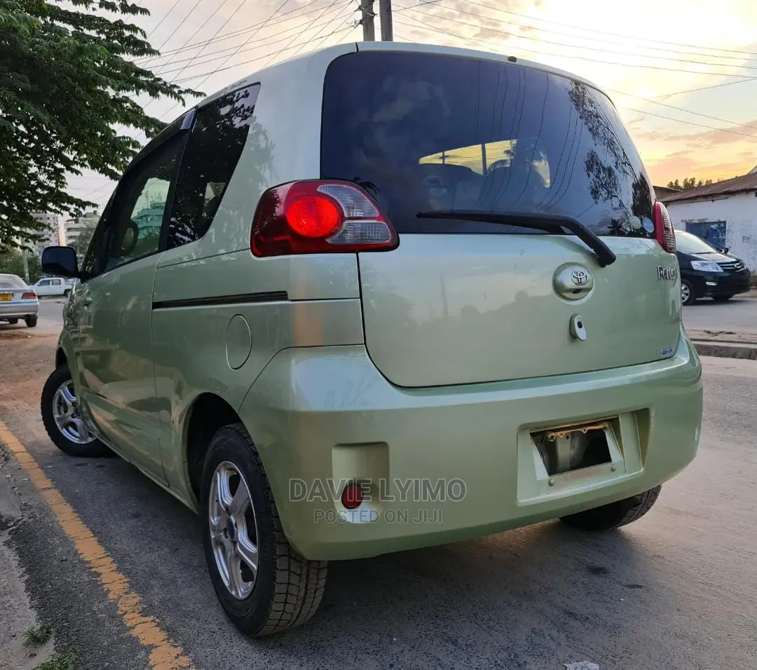 Toyota Porte 2009 Green