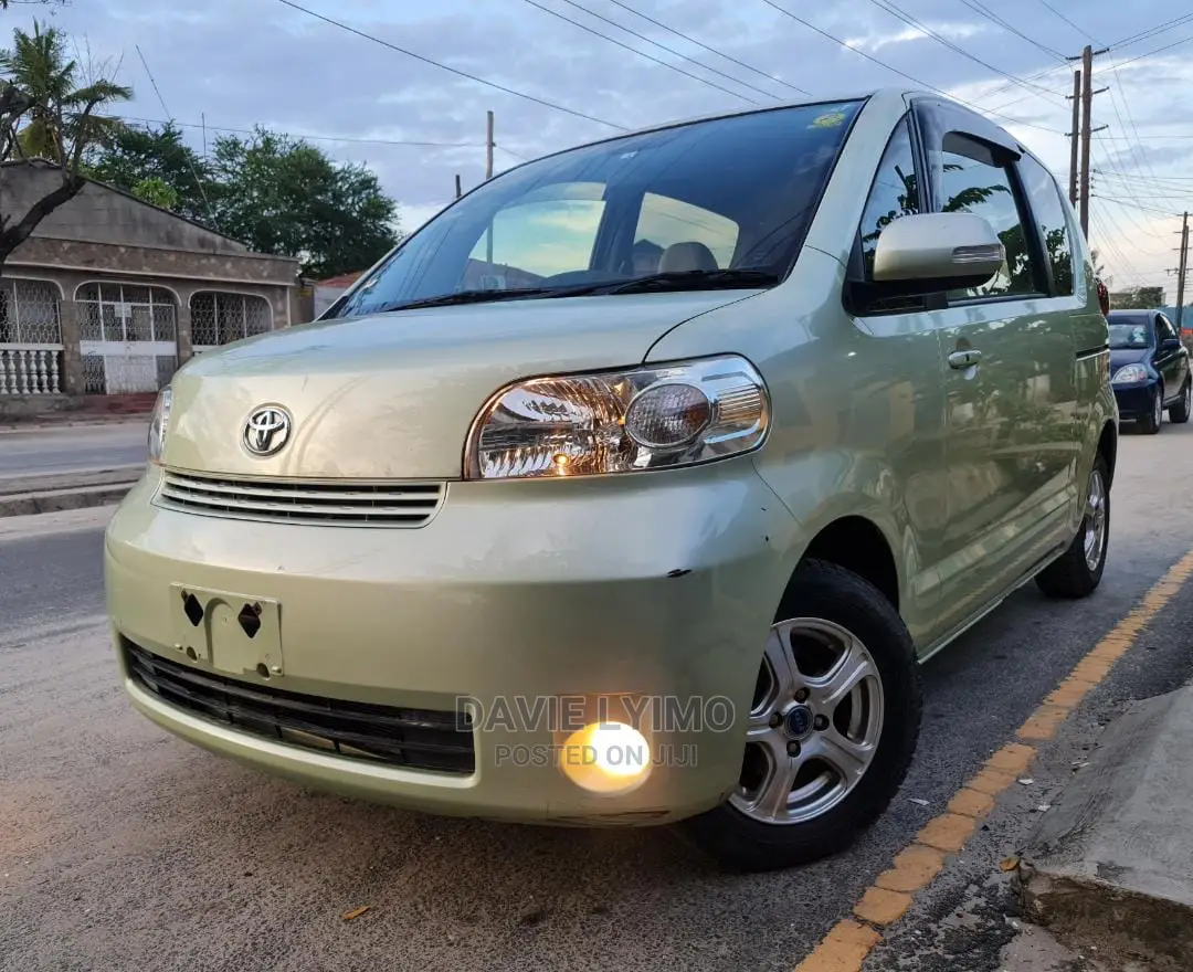 Toyota Porte 2009 Green