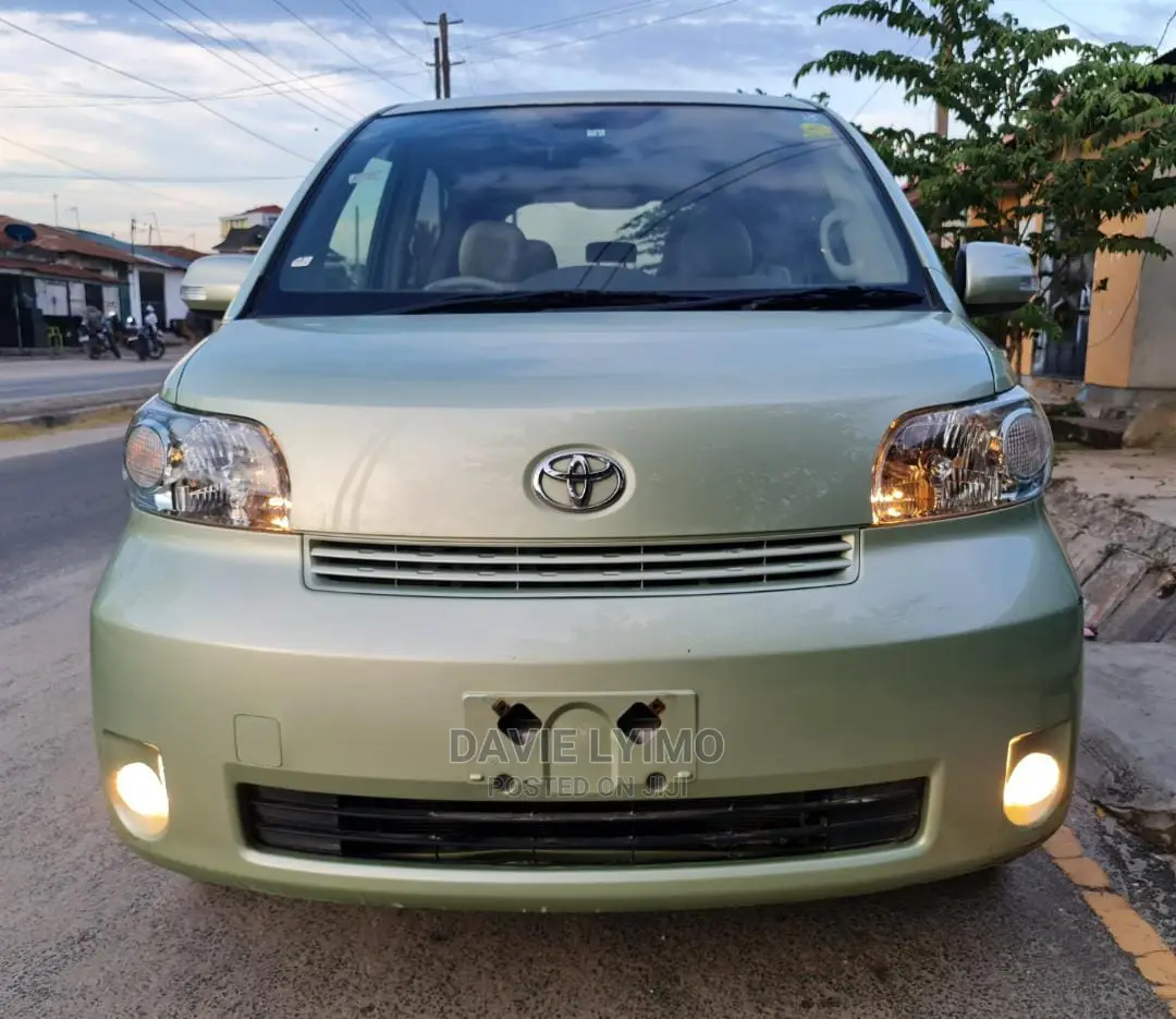 Toyota Porte 2009 Green