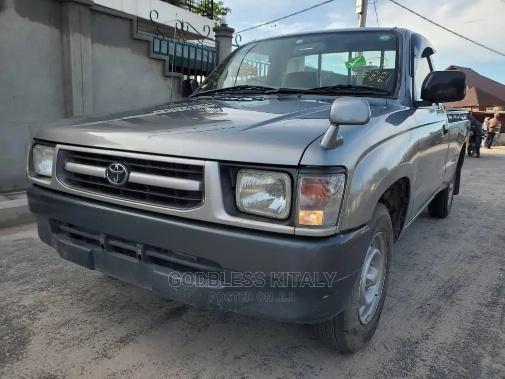 Toyota Hilux 2004 Beige