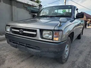 Toyota Hilux 2004 Beige