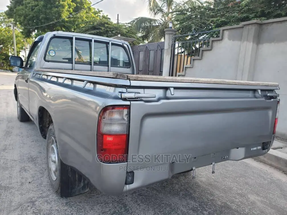 Toyota Hilux 2004 Beige