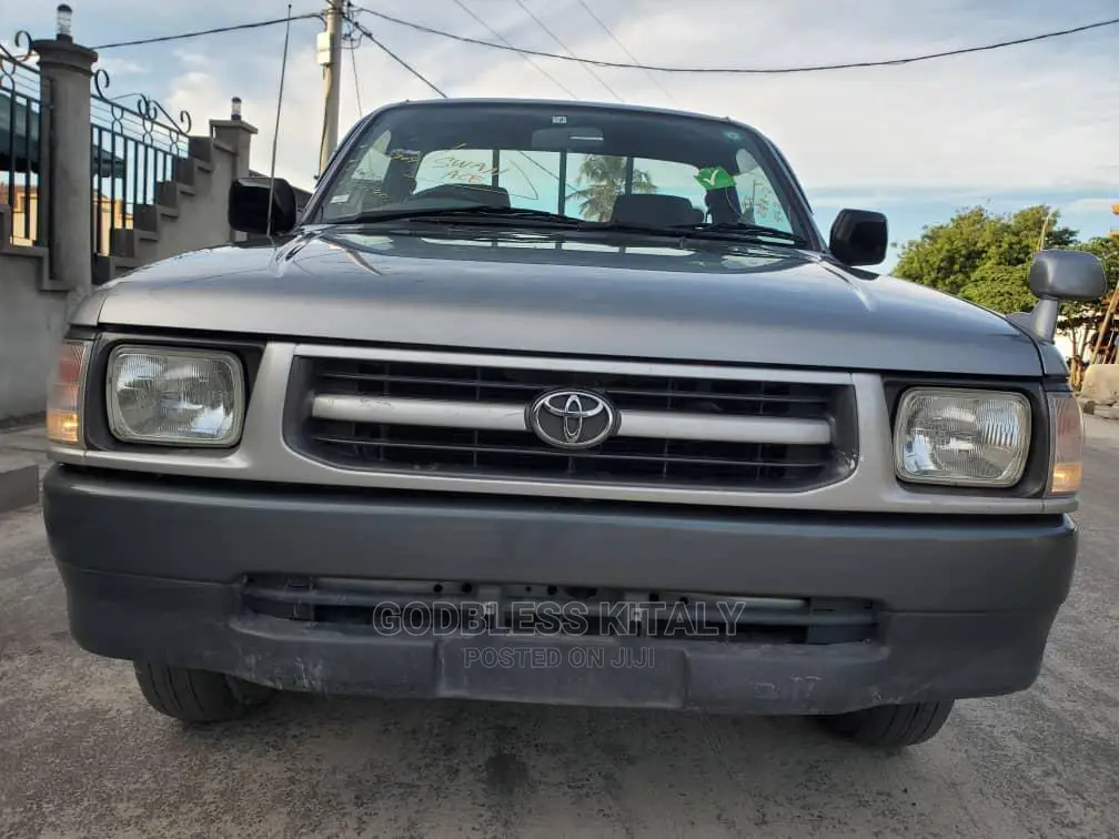 Toyota Hilux 2004 Beige