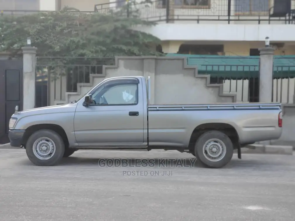 Toyota Hilux 2004 Beige