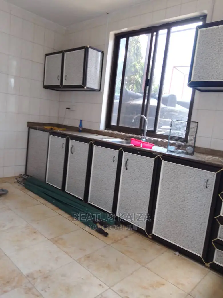 4bdrm Bungalow in Burberque Street, Msasani for Rent