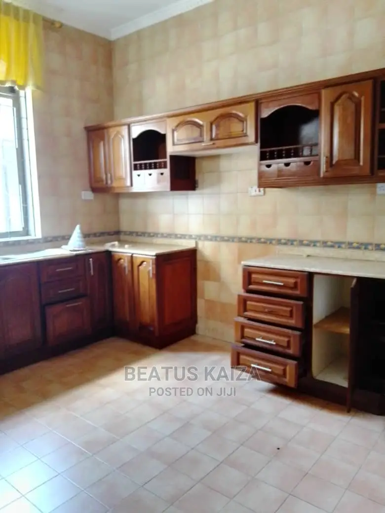 4bdrm Bungalow in Burberque Street, Msasani for Rent