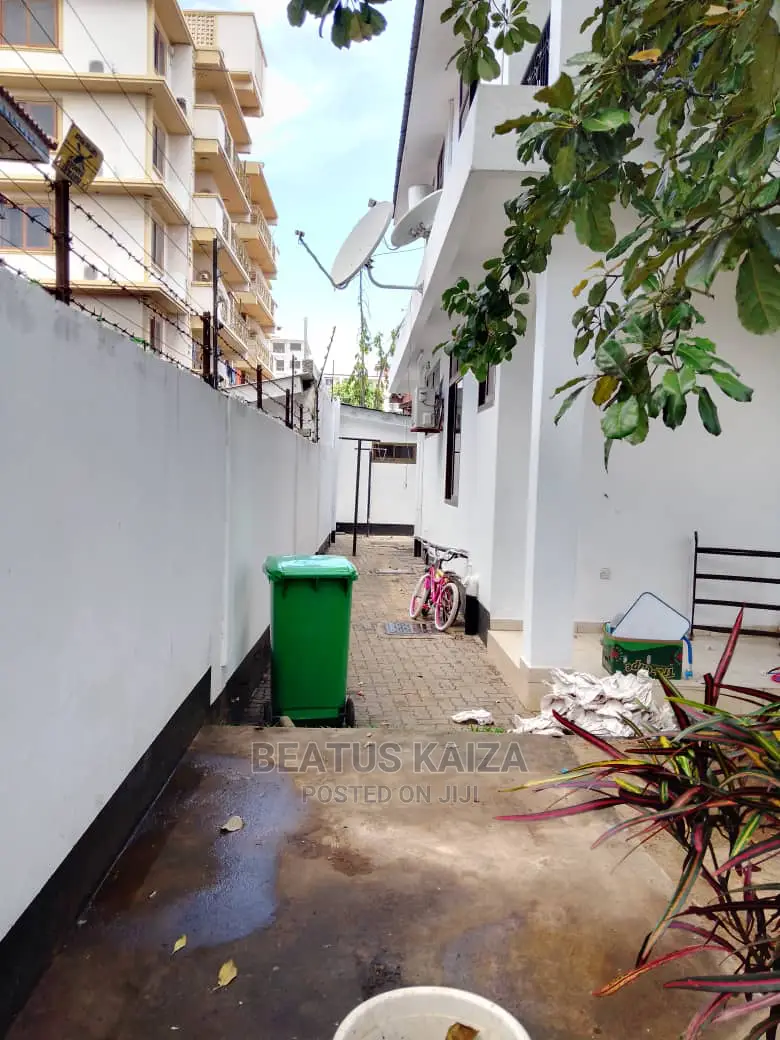 4bdrm Bungalow in Burberque Street, Msasani for Rent