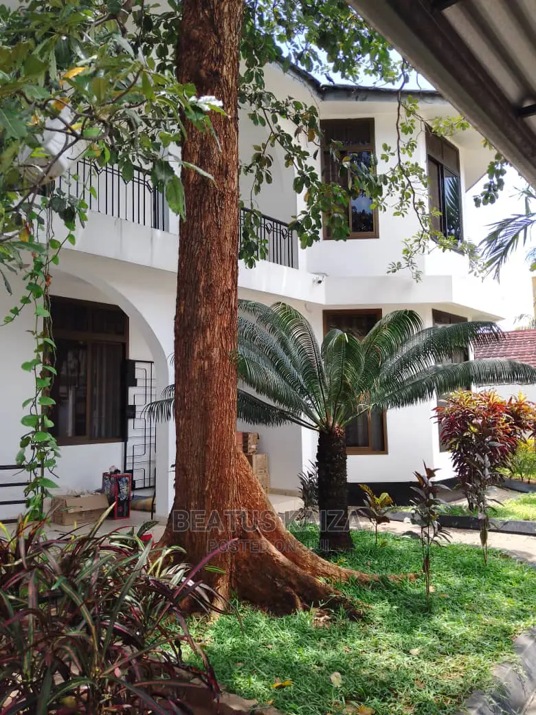 4bdrm Bungalow in Burberque Street, Msasani for Rent