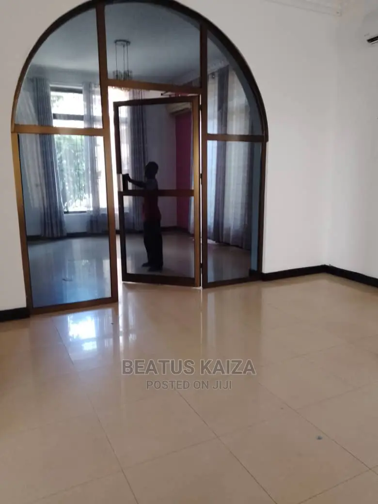 4bdrm Bungalow in Burberque Street, Msasani for Rent