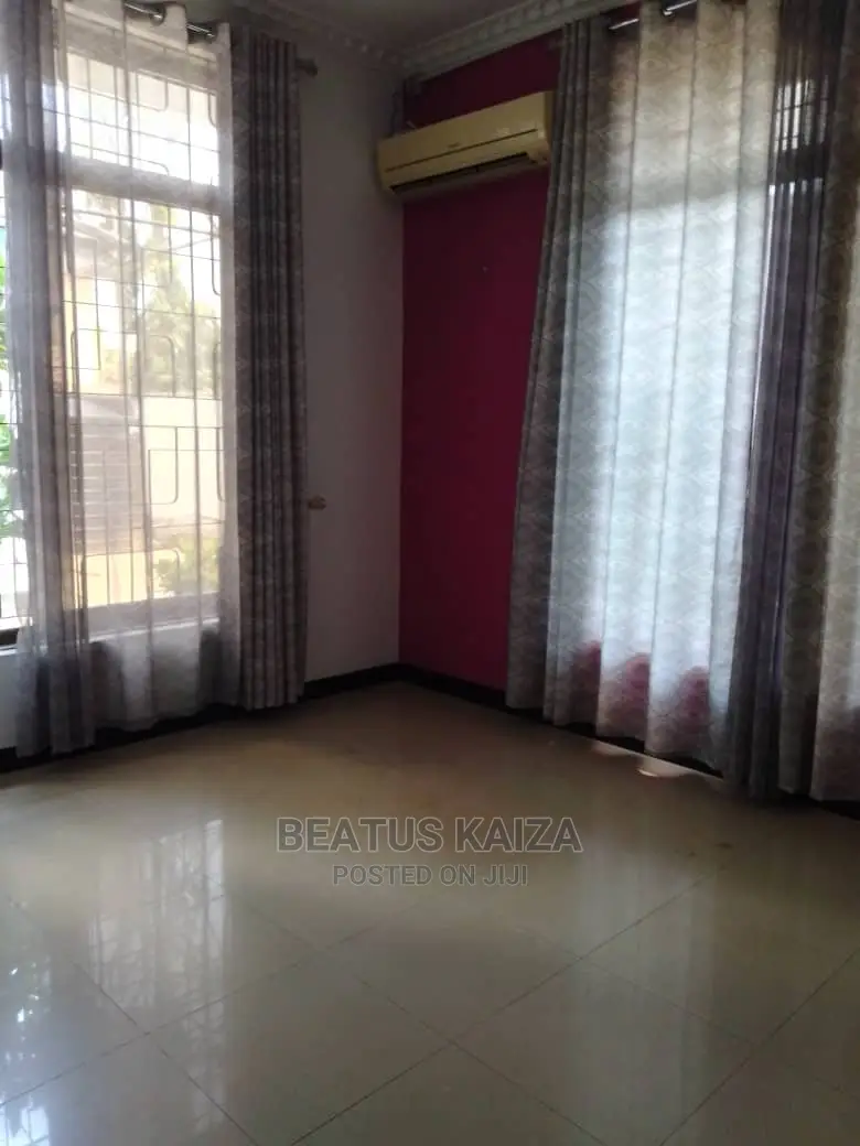 4bdrm Bungalow in Burberque Street, Msasani for Rent