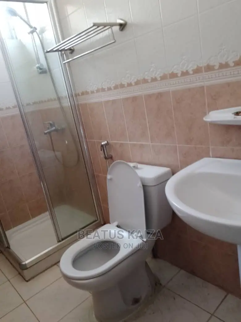 4bdrm Bungalow in Burberque Street, Msasani for Rent
