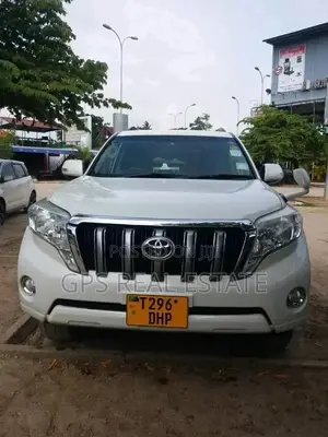 Toyota Land Cruiser 2010 White