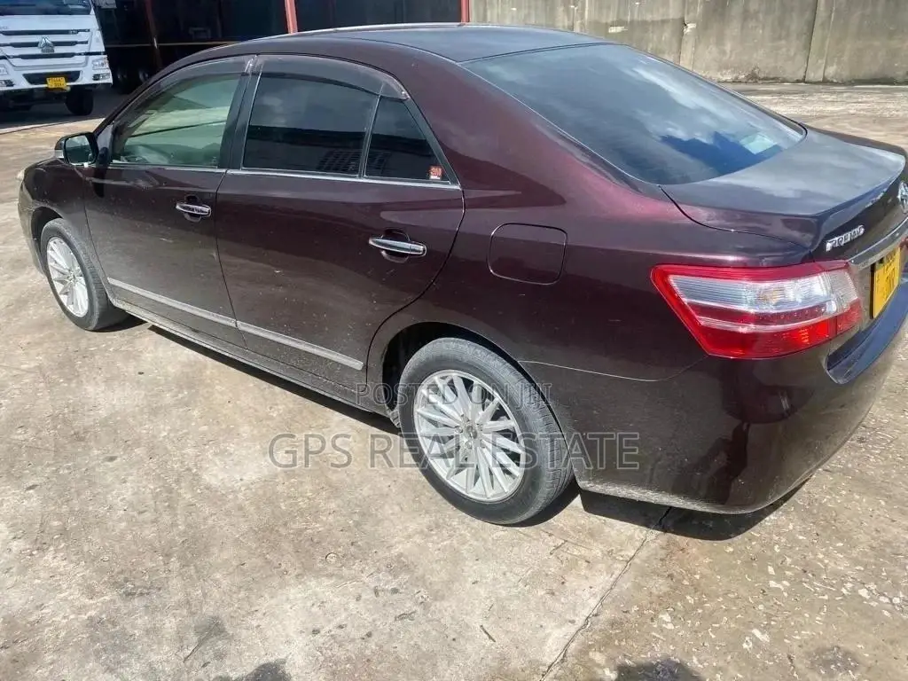 Toyota Premio 2010 Purple