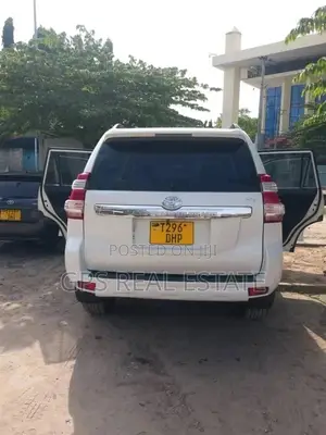 Toyota Land Cruiser 2016 White