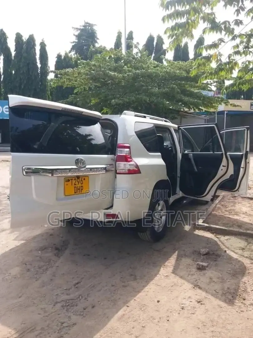 Toyota Land Cruiser 2016 White