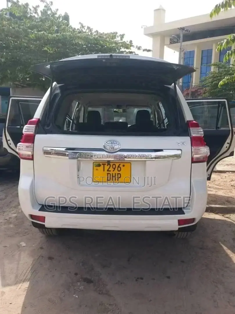 Toyota Land Cruiser 2016 White
