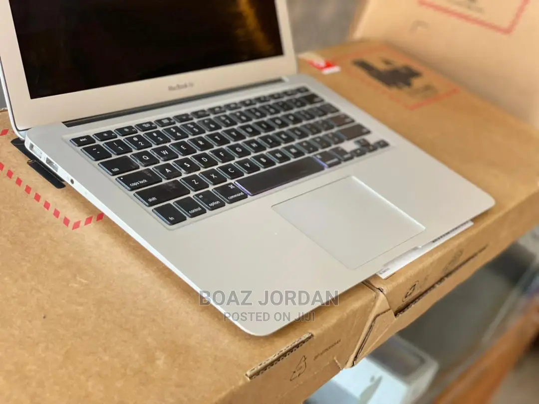 New Laptop Apple MacBook 2013 4GB Intel Core I5 SSD 128GB