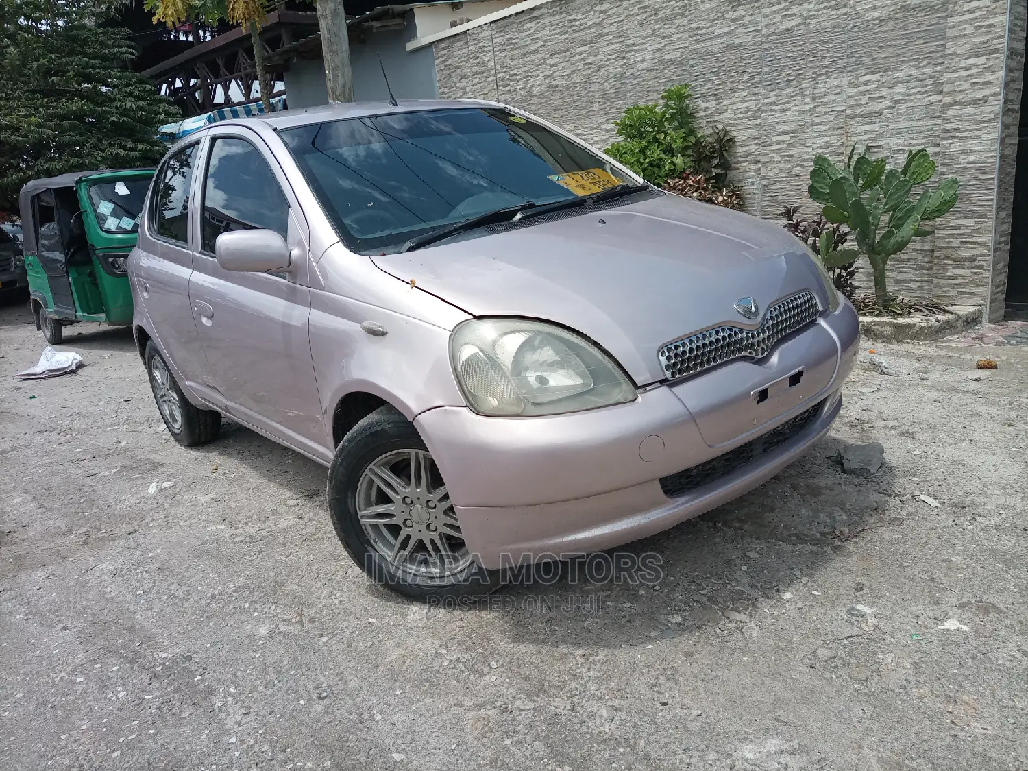 Toyota Vitz 2002 Pink