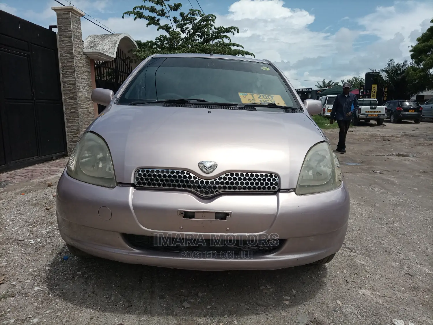Toyota Vitz 2002 Pink